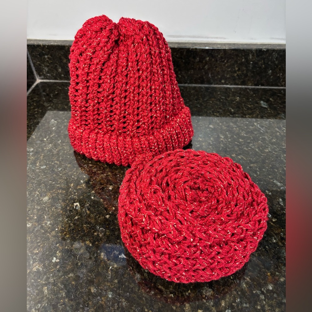 NWOT Red and Gold Knit Hat and Scarf Set - Picture 4 of 8